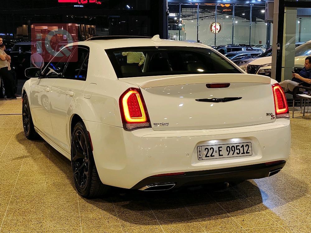 کرایسلەر 300